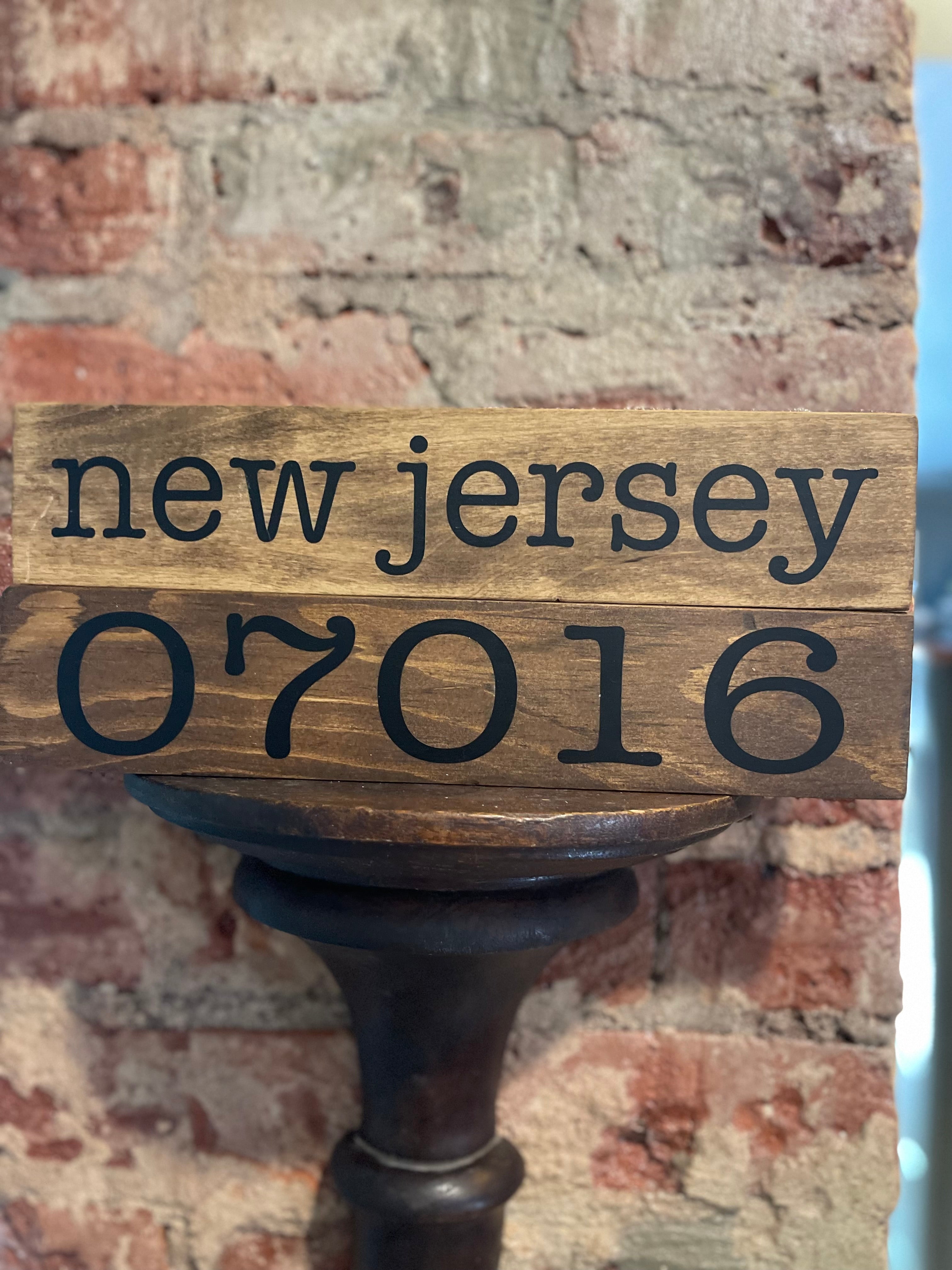 Customizable Pine Plank Sign – Hometown, State, ZIP Code Decor- One Footer