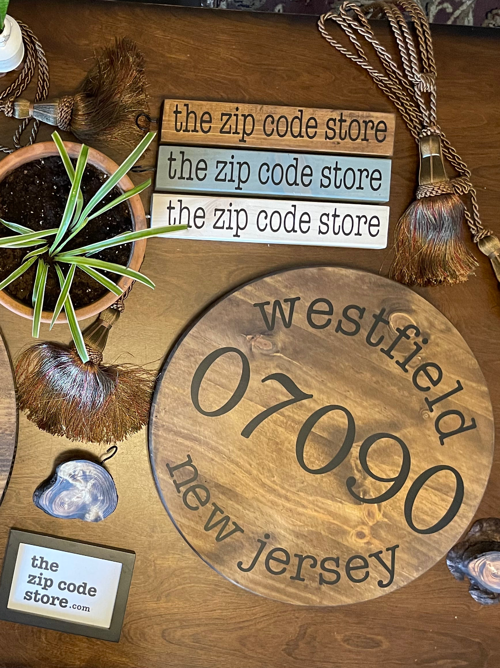 Customizable Round Pine Sign – Hometown, State, ZIP Code Decor- Round About