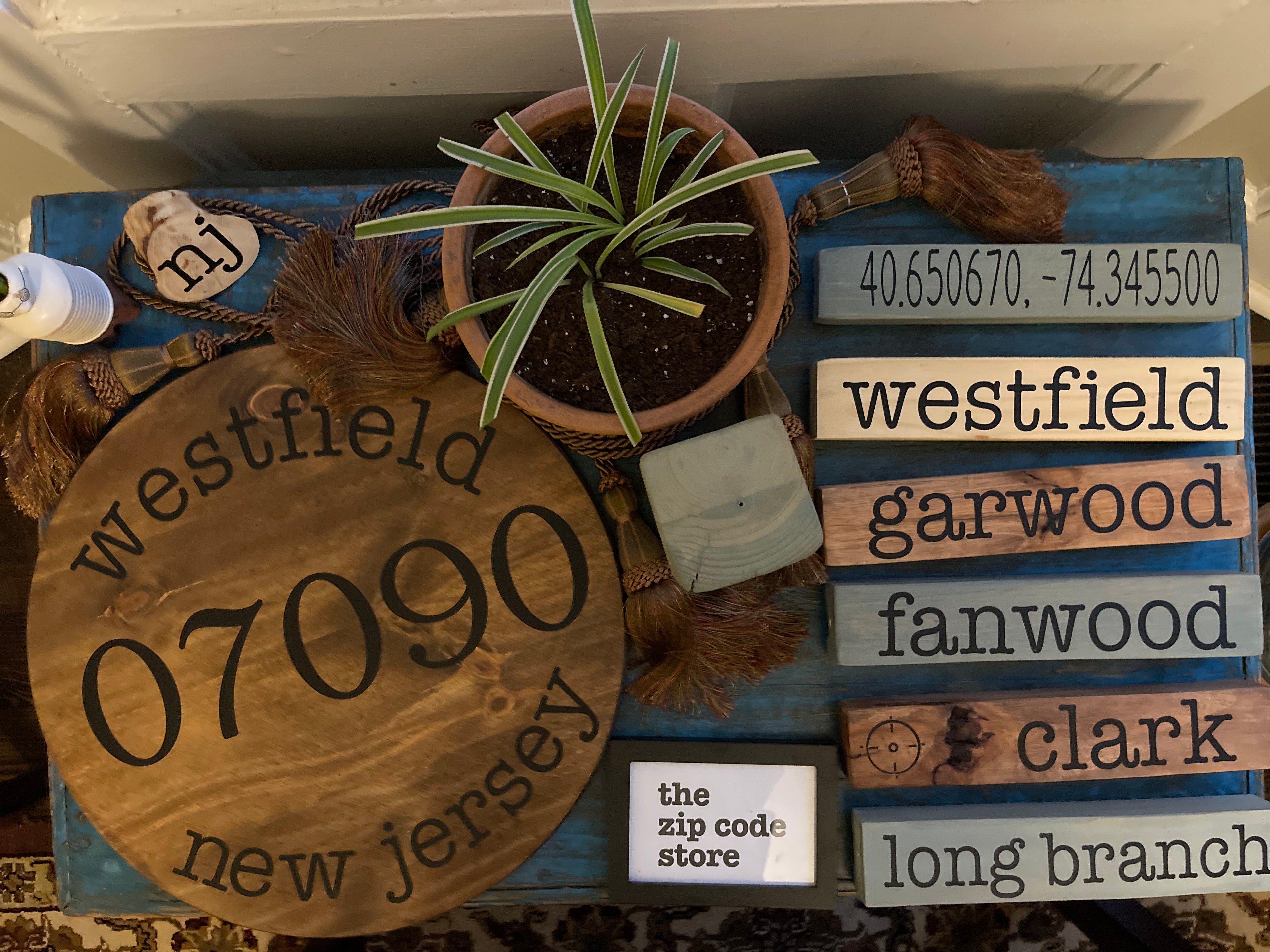 Customizable Round Pine Sign – Hometown, State, ZIP Code Decor- Round About